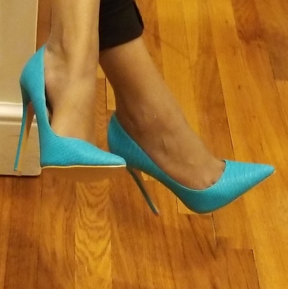 Lola Shoetique Shoes - Pointed Toe Pumps (NWOT)